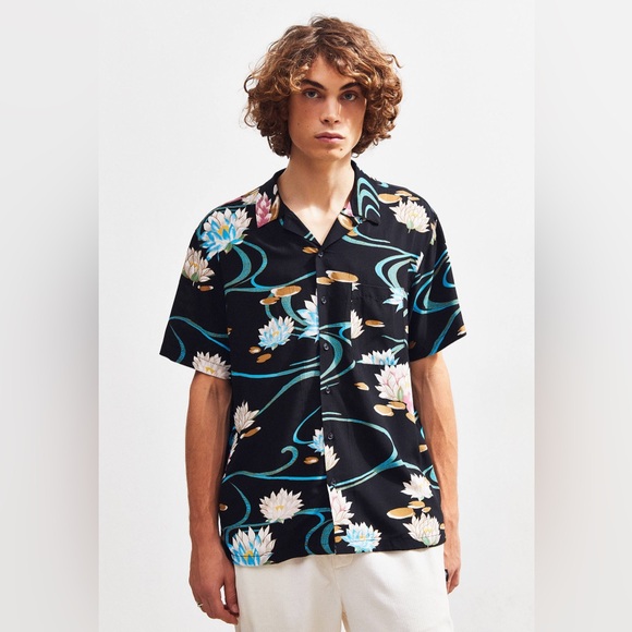UO Water Lily Rayon Short Sleeve Button-Down Shirt Men’s Size L Artsy Casual - Picture 2 of 8
